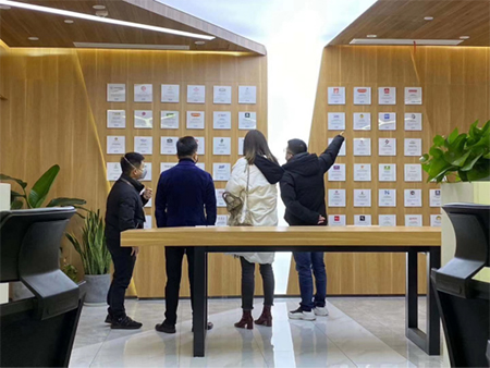 客必聚软件 “春雨计划”全程指导、帮助传统企业